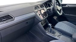 2022 (22) VOLKSWAGEN TIGUAN 1.5 TSI Life 5dr 5838217