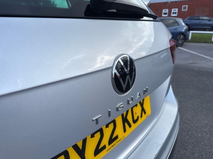 2022 (22) VOLKSWAGEN TIGUAN 1.5 TSI Life 5dr 5838262