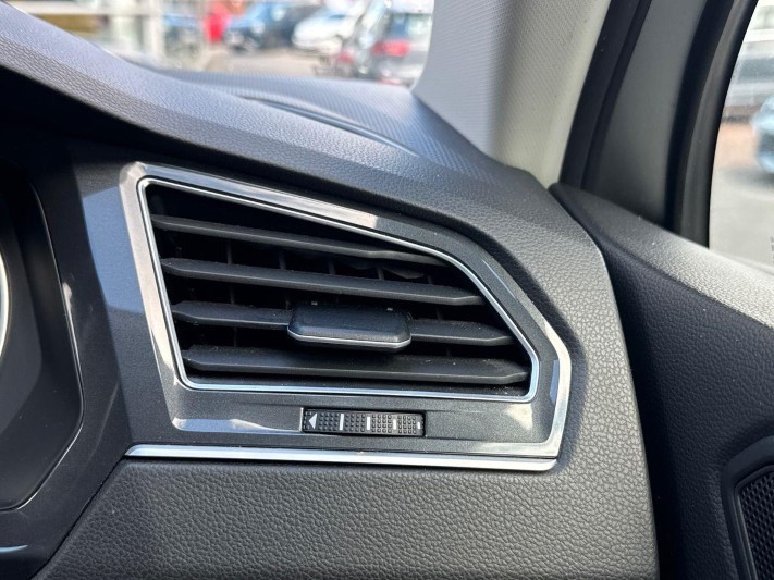 2022 (22) VOLKSWAGEN TIGUAN 1.5 TSI Life 5dr 5838247
