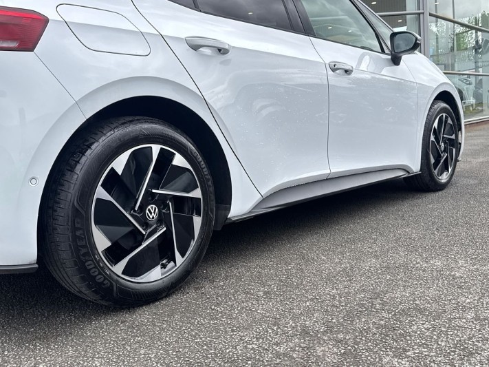 2026 (26) VOLKSWAGEN ID.3 150kW Match Pro 59kWh 5dr Auto 5858386