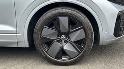 2024 (24) VOLKSWAGEN TOUAREG 3.0 V6 TDI 4Motion 286 Black Edition 5dr Tip Auto 5928109