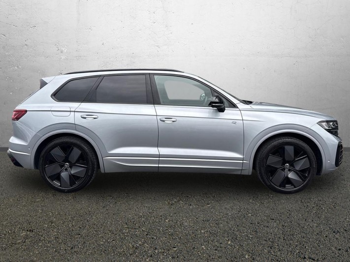 2024 (24) VOLKSWAGEN TOUAREG 3.0 V6 TDI 4Motion 286 Black Edition 5dr Tip Auto 5928108