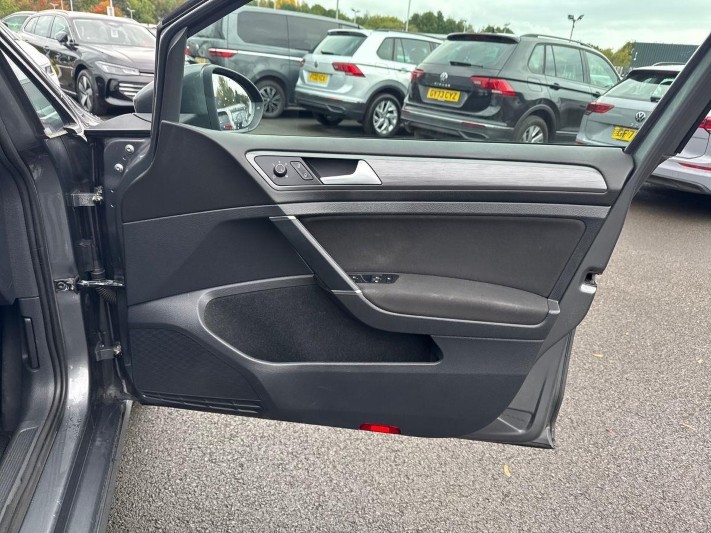 2017 (17) VOLKSWAGEN GOLF 1.4 TSI SE 5dr 5991841