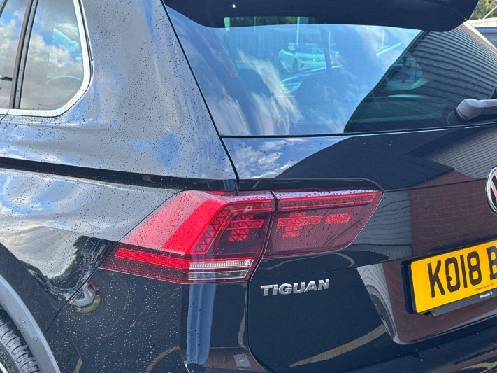 2018 (18) VOLKSWAGEN TIGUAN 2.0 TDi 190 4Motion R-Line 5dr DSG 5933432