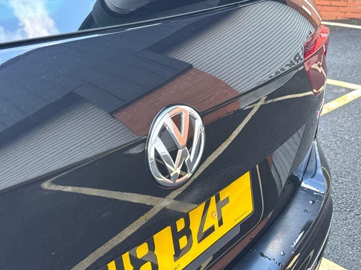 2018 (18) VOLKSWAGEN TIGUAN 2.0 TDi 190 4Motion R-Line 5dr DSG 5933434