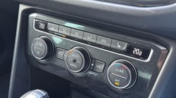 2018 (18) VOLKSWAGEN TIGUAN 2.0 TDi 190 4Motion R-Line 5dr DSG 5933416