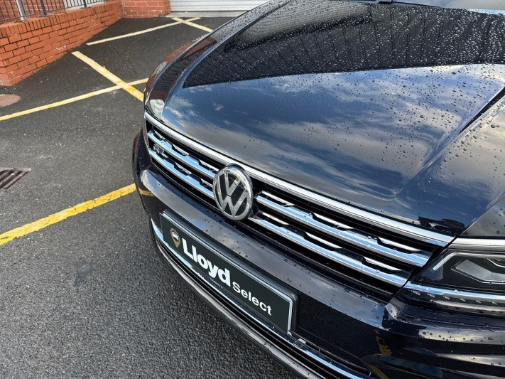 2018 (18) VOLKSWAGEN TIGUAN 2.0 TDi 190 4Motion R-Line 5dr DSG 5933430