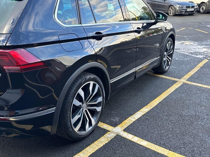 2018 (18) VOLKSWAGEN TIGUAN 2.0 TDi 190 4Motion R-Line 5dr DSG 5933428