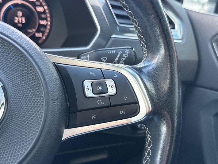 2018 (18) VOLKSWAGEN TIGUAN 2.0 TDi 190 4Motion R-Line 5dr DSG 5933409