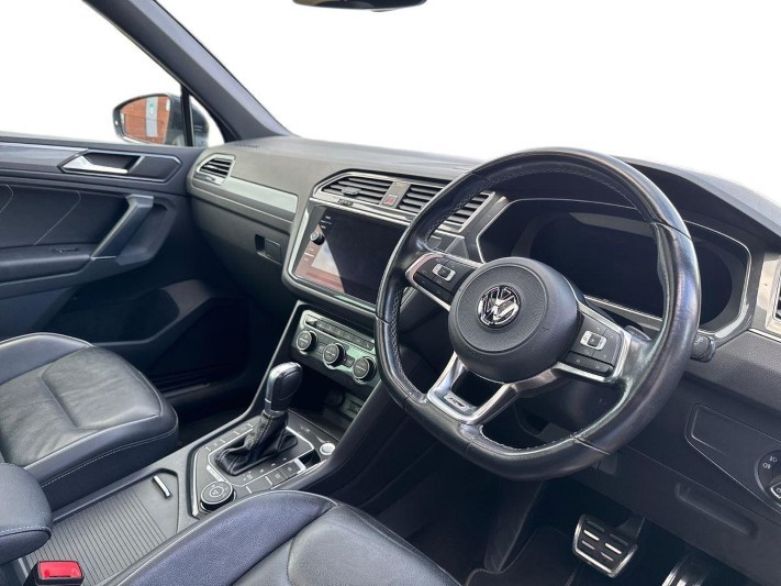2018 (18) VOLKSWAGEN TIGUAN 2.0 TDi 190 4Motion R-Line 5dr DSG 5933393
