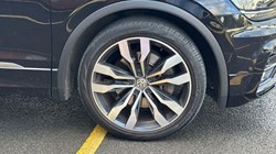 2018 (18) VOLKSWAGEN TIGUAN 2.0 TDi 190 4Motion R-Line 5dr DSG 5933392