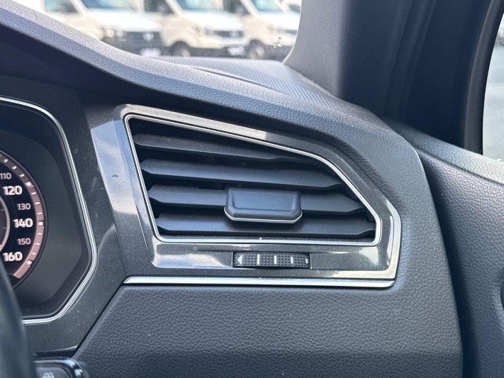 2018 (18) VOLKSWAGEN TIGUAN 2.0 TDi 190 4Motion R-Line 5dr DSG 5933419