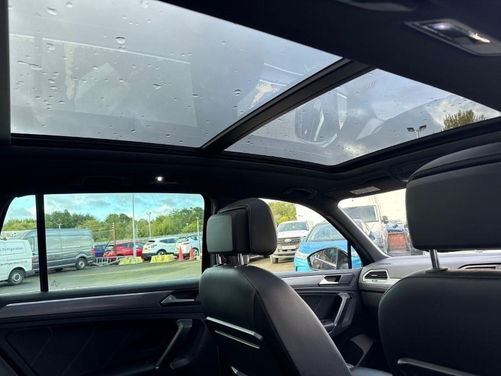 2018 (18) VOLKSWAGEN TIGUAN 2.0 TDi 190 4Motion R-Line 5dr DSG 5933399