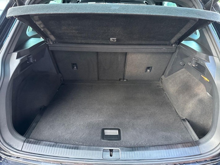 2018 (18) VOLKSWAGEN TIGUAN 2.0 TDi 190 4Motion R-Line 5dr DSG 5933424