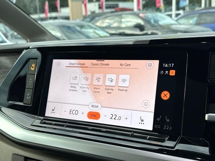 2024 (74) VOLKSWAGEN MULTIVAN 1.4 TSI eHybrid Style 5dr LWB DSG 5956326