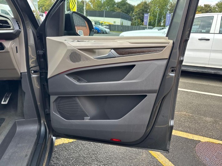 2024 (74) VOLKSWAGEN MULTIVAN 1.4 TSI eHybrid Style 5dr LWB DSG 5956311