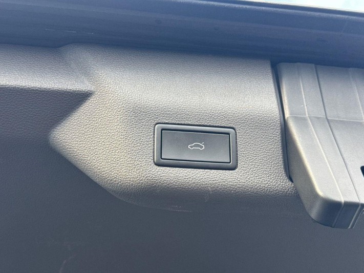 2024 (74) VOLKSWAGEN MULTIVAN 1.4 TSI eHybrid Style 5dr LWB DSG 5956336