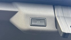 2024 (74) VOLKSWAGEN MULTIVAN 1.4 TSI eHybrid Style 5dr LWB DSG 5956336