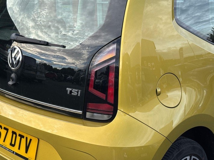 2017 (67) VOLKSWAGEN UP 1.0 90PS High Up 3dr 5929708