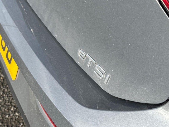 2020 (70) VOLKSWAGEN GOLF 1.5 eTSI 150 R-Line 5dr DSG 5939696