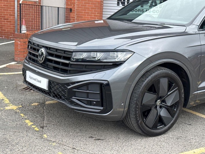2024 (73) VOLKSWAGEN TOUAREG 3.0 V6 TDI 4Motion 286 Black Edition 5dr Tip Auto 5954328