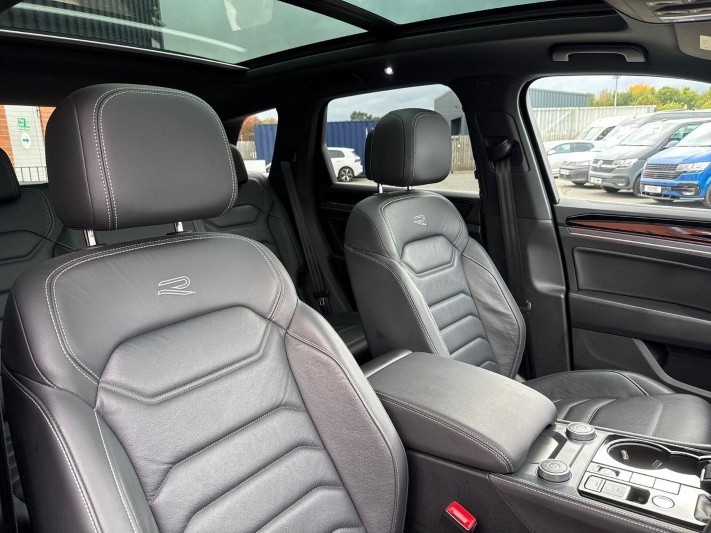 2024 (73) VOLKSWAGEN TOUAREG 3.0 V6 TDI 4Motion 286 Black Edition 5dr Tip Auto 5954303