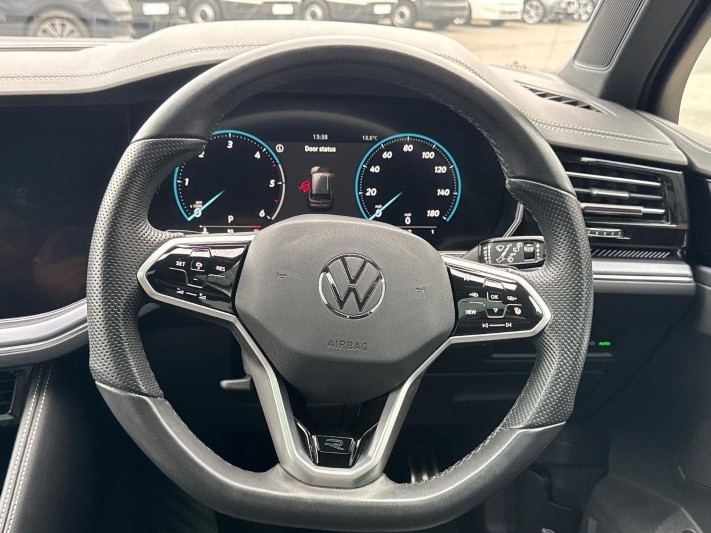 2024 (73) VOLKSWAGEN TOUAREG 3.0 V6 TDI 4Motion 286 Black Edition 5dr Tip Auto 5954304