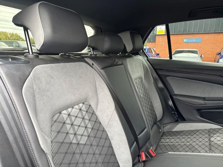 2022 (71) VOLKSWAGEN GOLF 1.5 TSI R-Line 5dr 5989801