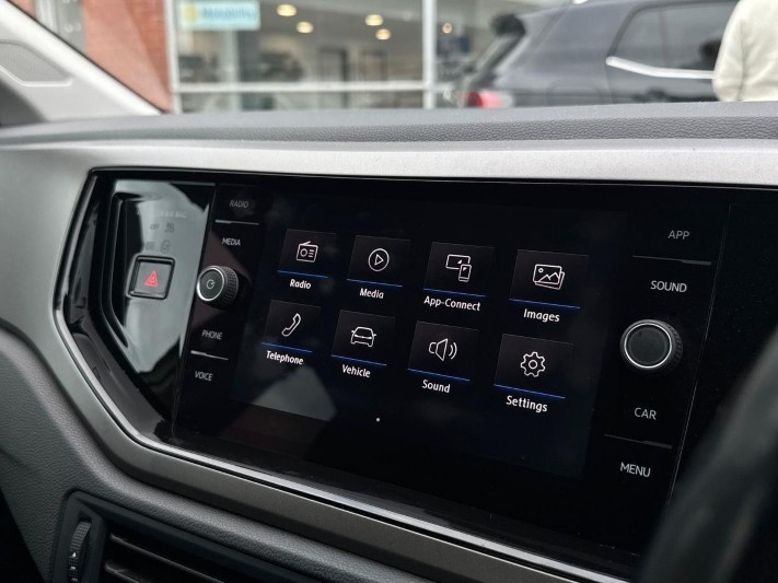 2018 (18) VOLKSWAGEN POLO 1.0 TSI 95 SE 5dr 5990061