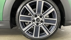 2024 (73) MINI HATCHBACK 1.5 Cooper Exclusive Premium 3dr Auto 2863624