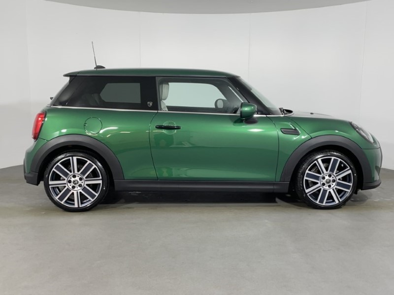 2024 (73) MINI HATCHBACK 1.5 Cooper Exclusive Premium 3dr Auto 2863668