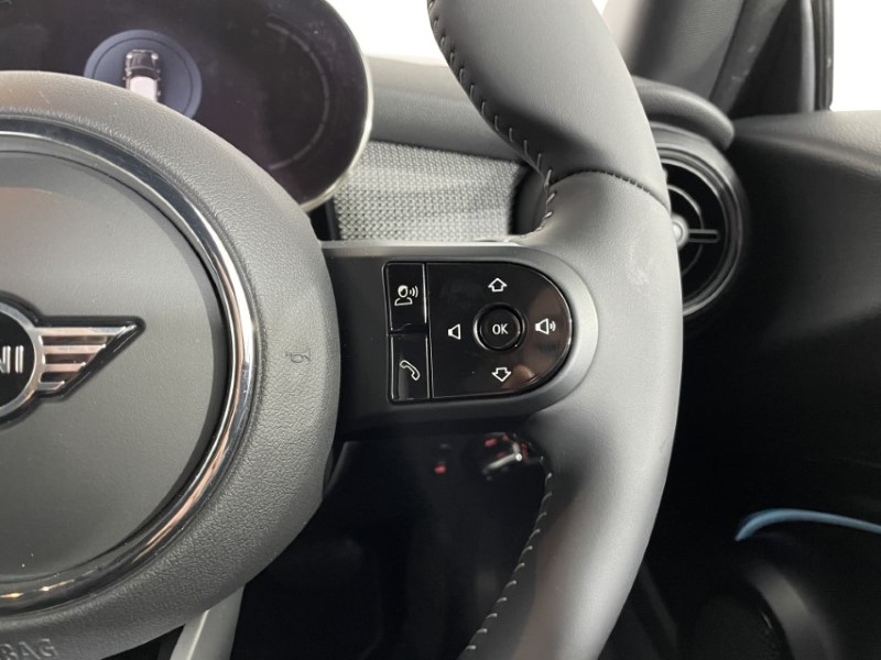 2024 (73) MINI HATCHBACK 1.5 Cooper Exclusive Premium 3dr Auto 2863634