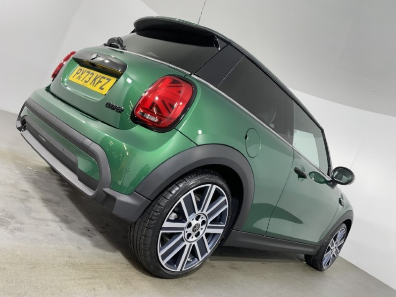 2024 (73) MINI HATCHBACK 1.5 Cooper Exclusive Premium 3dr Auto 2863656