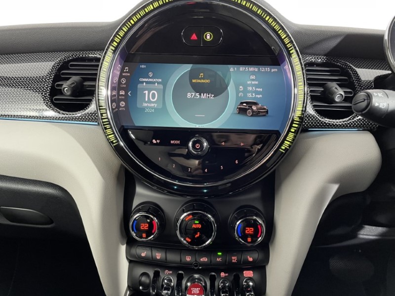 2024 (73) MINI HATCHBACK 1.5 Cooper Exclusive Premium 3dr Auto 2863602