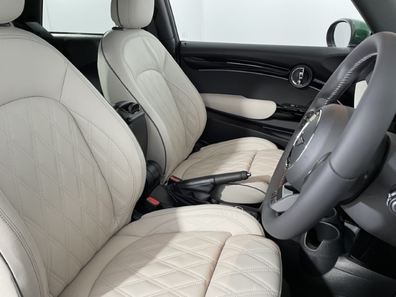 2024 (73) MINI HATCHBACK 1.5 Cooper Exclusive Premium 3dr Auto 2863610