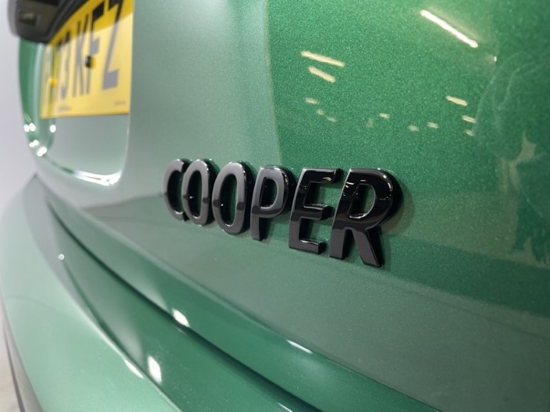 2024 (73) MINI HATCHBACK 1.5 Cooper Exclusive Premium 3dr Auto 2863654