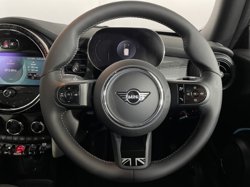 2024 (73) MINI HATCHBACK 1.5 Cooper Exclusive Premium 3dr Auto 2863632