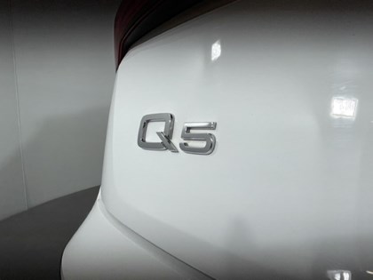 2018 (18) AUDI Q5 2.0 TDI Quattro S Line 5dr S Tronic