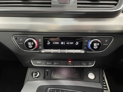 2018 (18) AUDI Q5 2.0 TDI Quattro S Line 5dr S Tronic