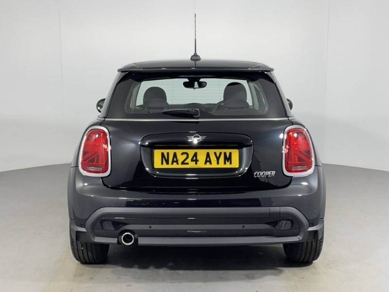 2024 (24) MINI HATCHBACK 1.5 Cooper Classic Premium 3dr Auto 3112710