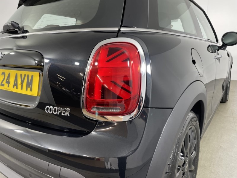 2024 (24) MINI HATCHBACK 1.5 Cooper Classic Premium 3dr Auto 3112700