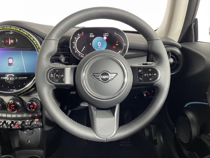 2024 (24) MINI HATCHBACK 1.5 Cooper Classic Premium 3dr Auto 3112663