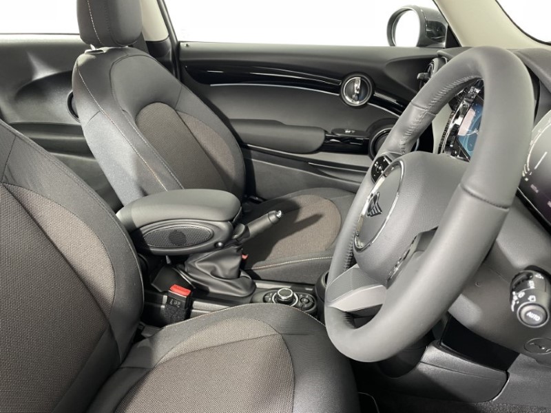 2024 (24) MINI HATCHBACK 1.5 Cooper Classic Premium 3dr Auto 3112685