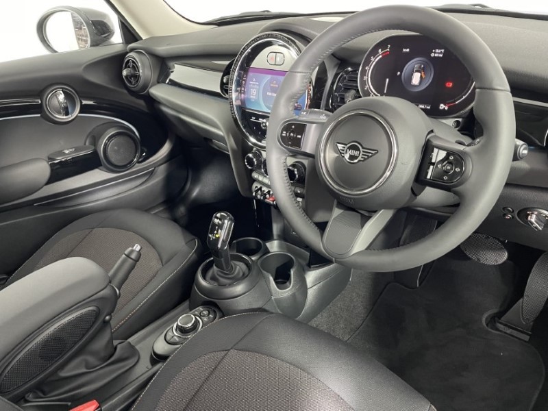 2024 (24) MINI HATCHBACK 1.5 Cooper Classic Premium 3dr Auto 3112683