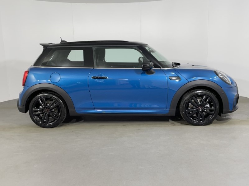 2024 (24) MINI HATCHBACK 1.5 Cooper Sport Premium Plus 3dr Auto 3076836