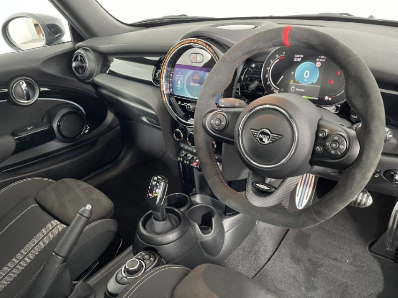 2024 (24) MINI HATCHBACK 1.5 Cooper Sport Premium Plus 3dr Auto 3076786