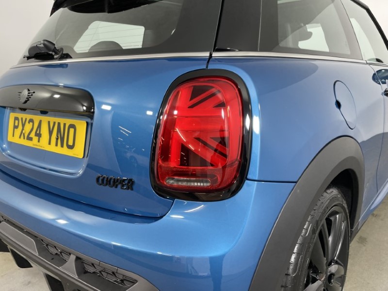 2024 (24) MINI HATCHBACK 1.5 Cooper Sport Premium Plus 3dr Auto 3076805