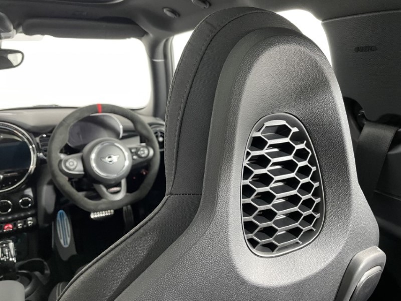 2024 (24) MINI HATCHBACK 1.5 Cooper Sport Premium Plus 3dr Auto 3076809