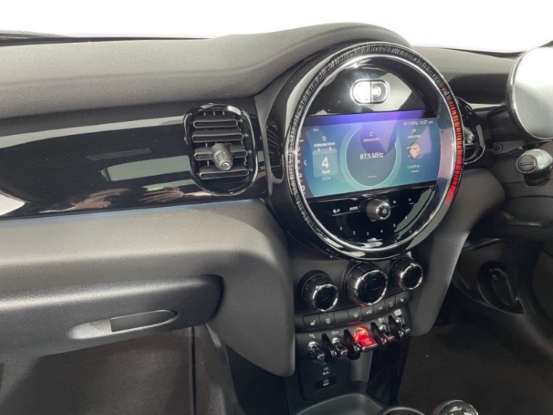 2024 (24) MINI HATCHBACK 1.5 Cooper Sport Premium Plus 3dr Auto 3076814