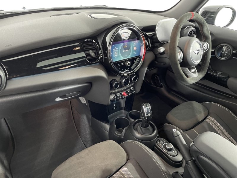 2024 (24) MINI HATCHBACK 1.5 Cooper Sport Premium Plus 3dr Auto 3076813